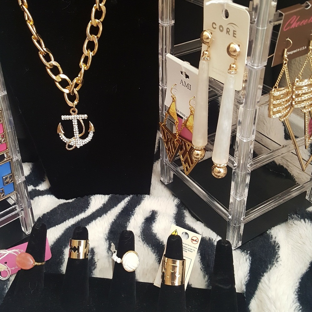 Accessories - Picture 2 of 4